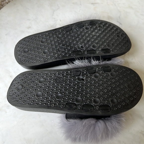 Fur flip-flops 💜. Size 6 - Picture 5 of 8